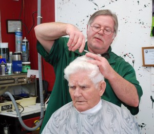 Noblesville’s Ed Teal gets his hair cut by Chuck Barrick