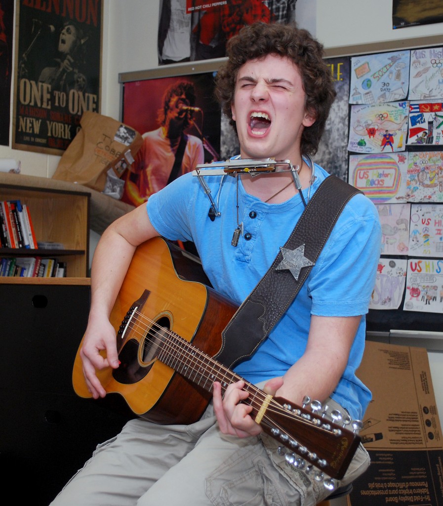 Sophomore Blake Rice rehearses Bob Dylan’s “The Times They Are a-Changin’.” (Photos by Robert Herrington)