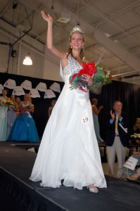 2013 4-H Fair Queen KyLeigh Kimbrell waves to the crown after being crowned