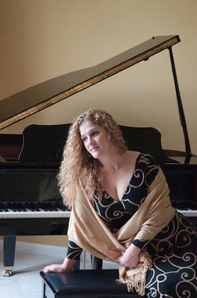 Singer Dana Goot will perform during a presentation of “The Jewish Influence on Jazz” Sunday at Congregation Shaarey Tefilla