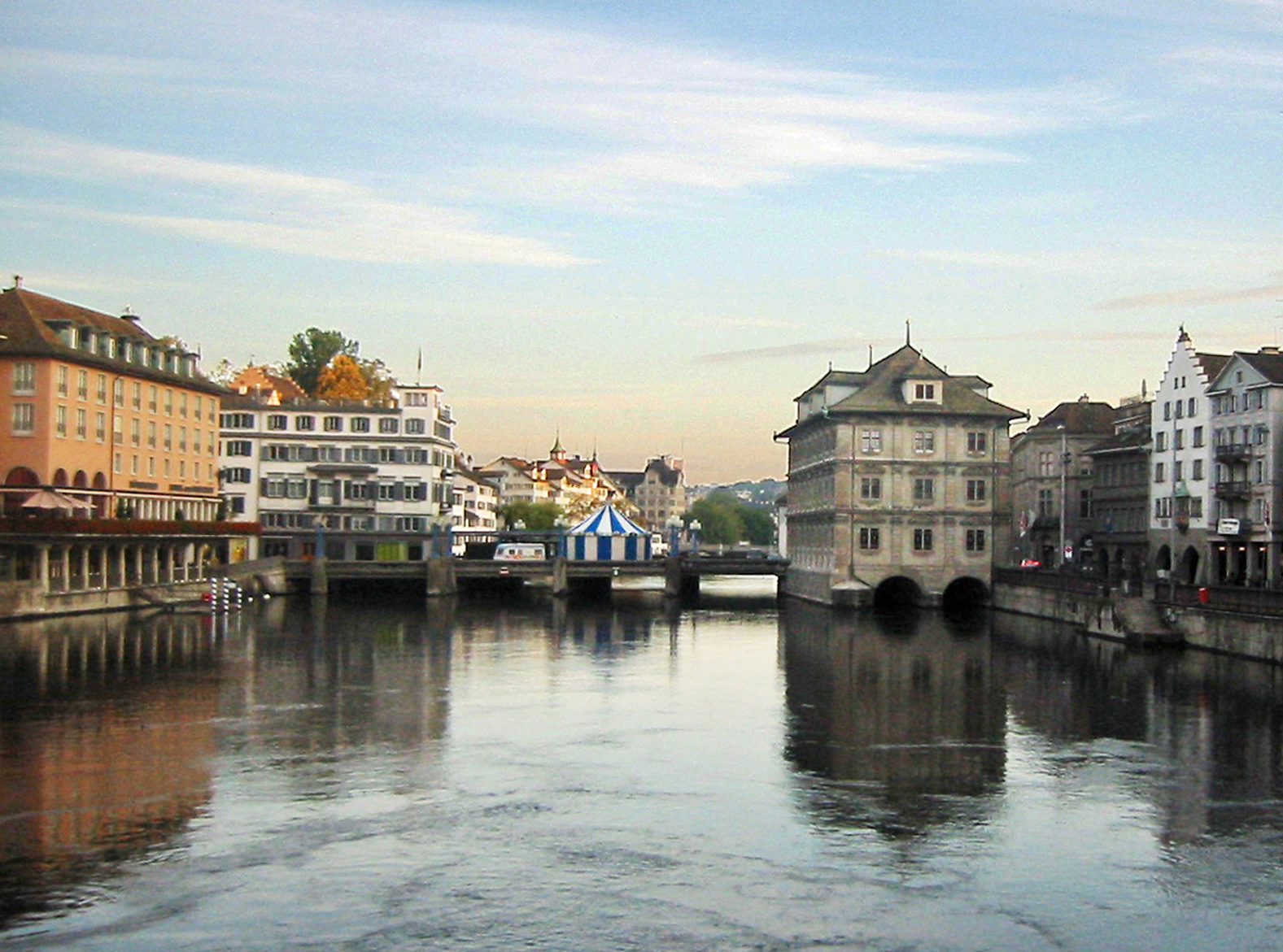 Zürich Town Hall in Limmat River. (Photo by Don Knebel)