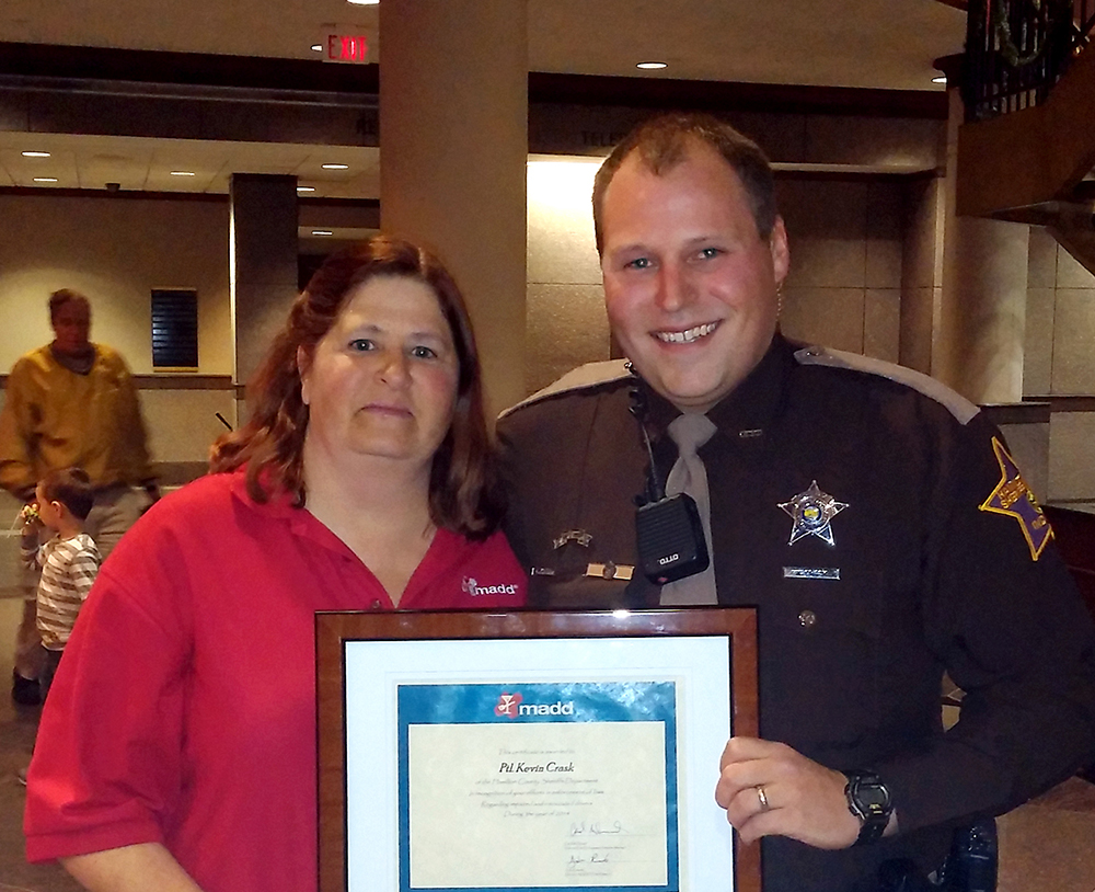 Pam Kelshaw, president of the local Mothers Against Drunk Drivers chapter, recognized Hamilton County Sheriff Deputy Kevin Crask for his efforts in getting drunken drivers off roadways. This year, Crask has made 96 arrests for operating while intoxicated. (Photo by Robert Herrington)