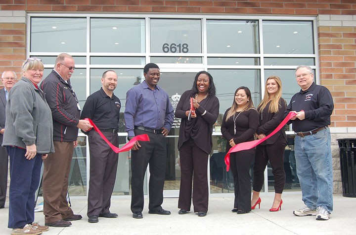 Dr. Nytarsha Thomas, fourth from right, cuts the ribbon in front of Visionelle Eyecare. Joining her, from left, are Whitestown executive assistant Johnetta Roberts, Whitestown Police Chief Dennis Anderson, Whitestown Town Manager Dax Norton, Tobe Thomas, Savannah Zwicker, Elenita Blackwell and Whitestown town councilor Kevin Russell. (Photo by Heather Lusk)