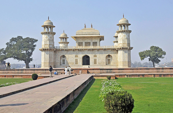 Tomb of I’timád-ud-Daulah in Agra. (Photo by Don Knebel)