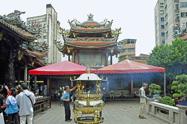 Inside Longshan Temple in Taipei, Taiwan. (Photo by Don Knebel)