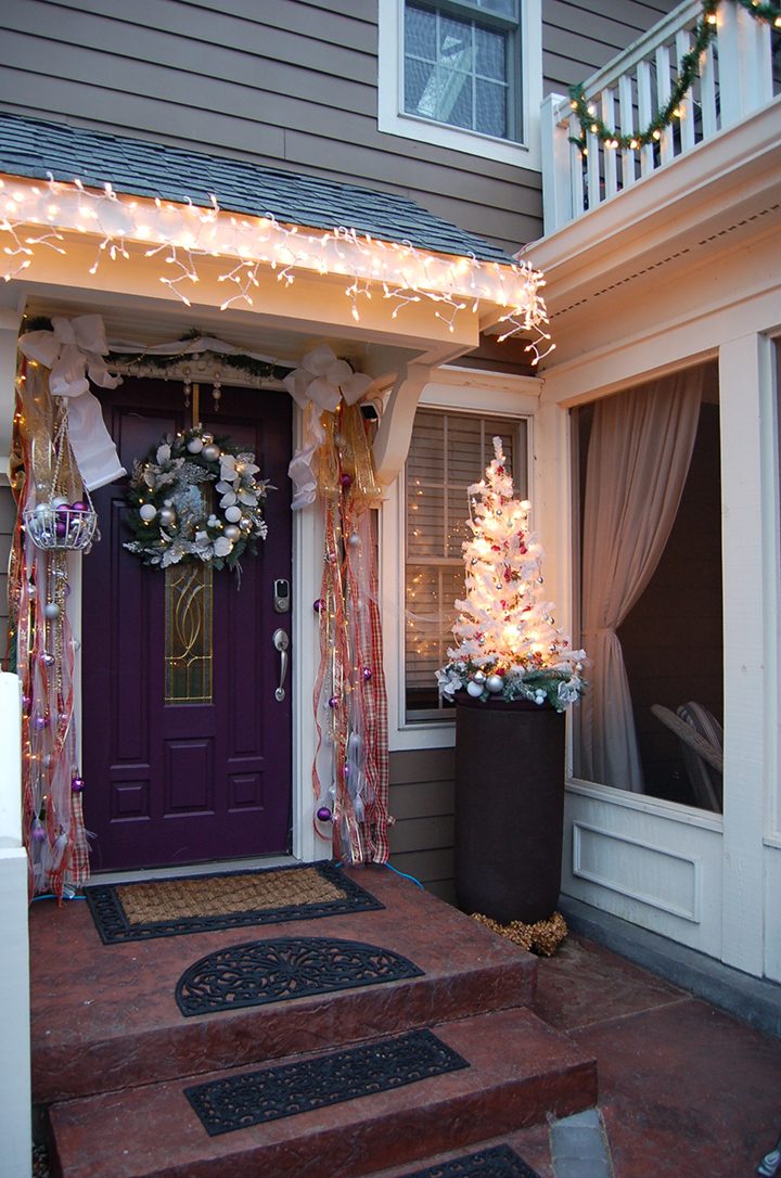 Linda Bush won the grand prize for residential decorating for her home with a theme of “bling.” (Photo by Heather Lusk)