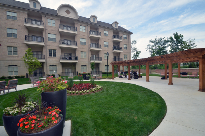 The courtyard at Woodland Terrace offers a wide variety of seating and space for events. (Photo by Sara Baldwin)