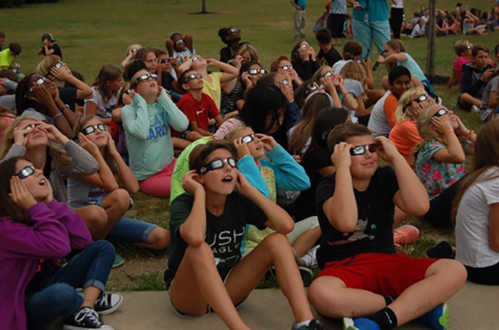 Snapshot: ZCS students view eclipse