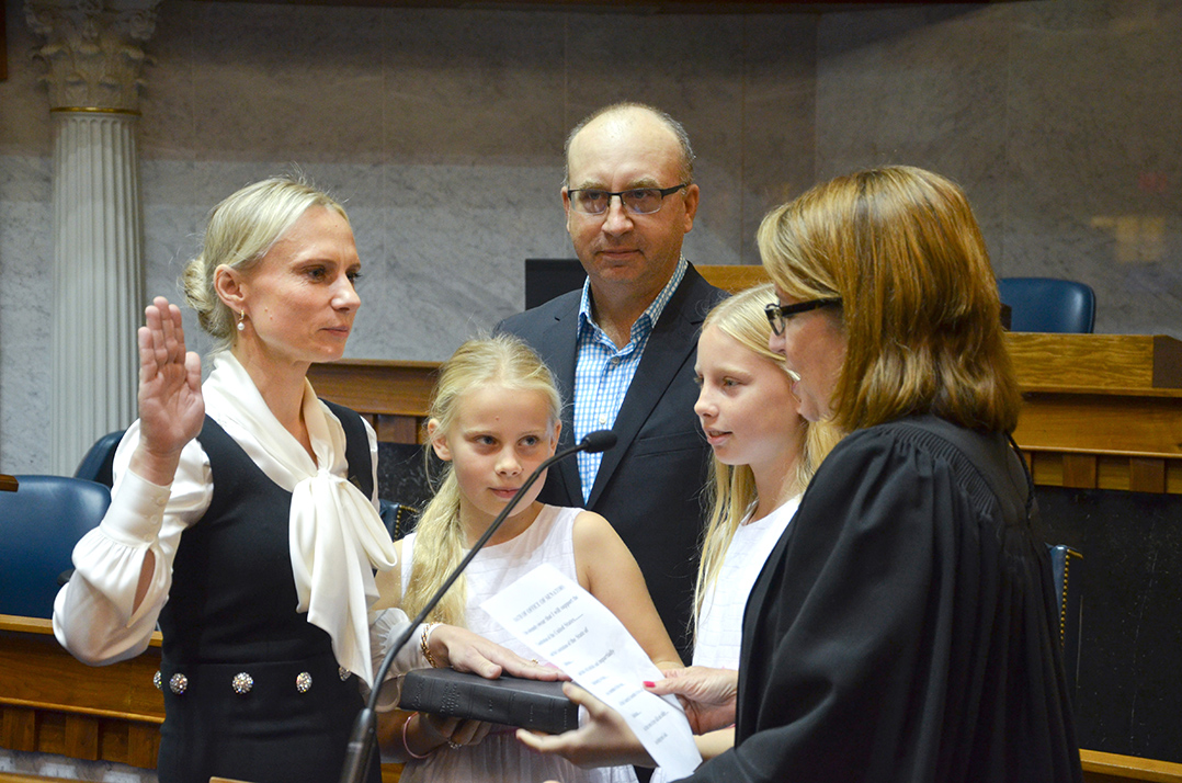 Spartz sworn in for District 20 • Current Publishing