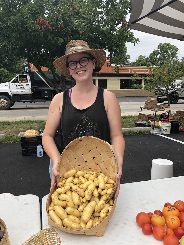 Snapshot Residents visit Zionsville Farmers Market • Current Publishing