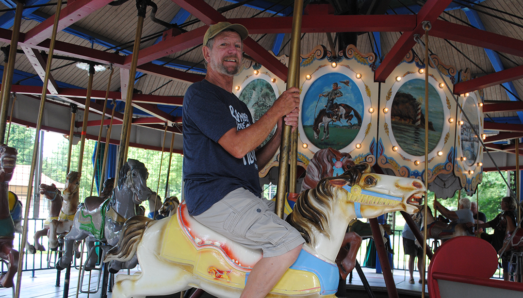 Round and round: More than 30 RV travelers visit Noblesville friend who works “Little Beauty” carousel in Forest Park