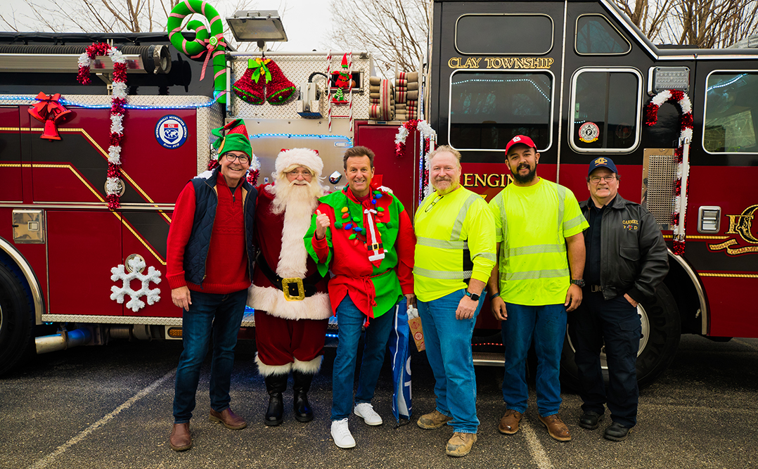 Snapshot Santa tours Carmel by fire truck • Current Publishing