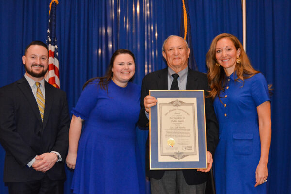 CiN 0305 COM Kenley receives State Health Commissioner Award